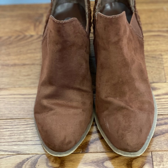 🌻GUC Cognac Ankle Booties - Picture 2 of 7